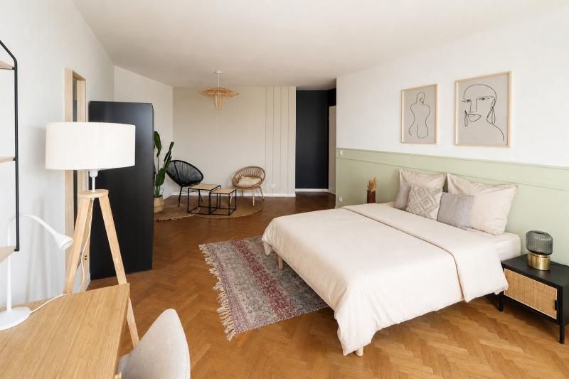 Coliving - Saint-Denis - Paris - Masterbedroom de 27 m² avec balcon à louer en coliving dans un grand appartement en coliving à Saint-Denis - SDN52