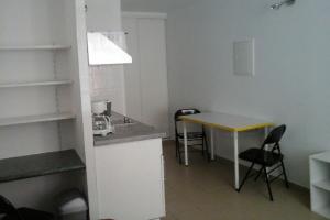 STUDIO MEUBLE NEUF, AVIGNON INTRA MUROS, proche Place des Carmes